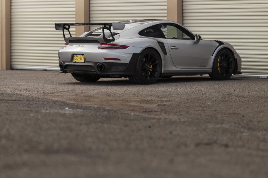  Porsche 911 GT2 RS (991) 2017 года  (NA) (фото 6 из 42)